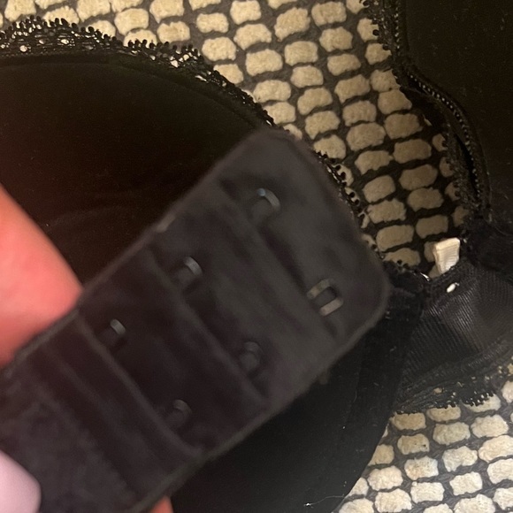 Victoria Secret Push Up Bra 34DD black&white lace - Picture 3 of 5